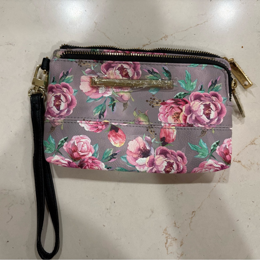 🌸 Betsey Johnson Floral Wristlet Wallet – Pink Peony Print 🌸
